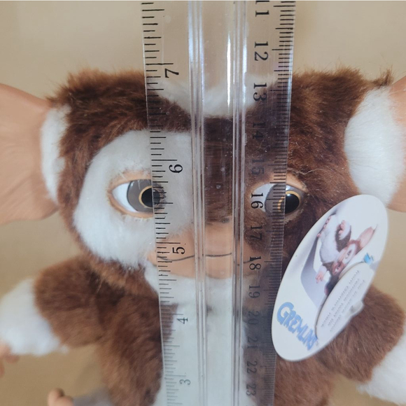 NECA Gizmo Gremlins Plush Talking Toy, works, no batteries included - Picture 10 of 11